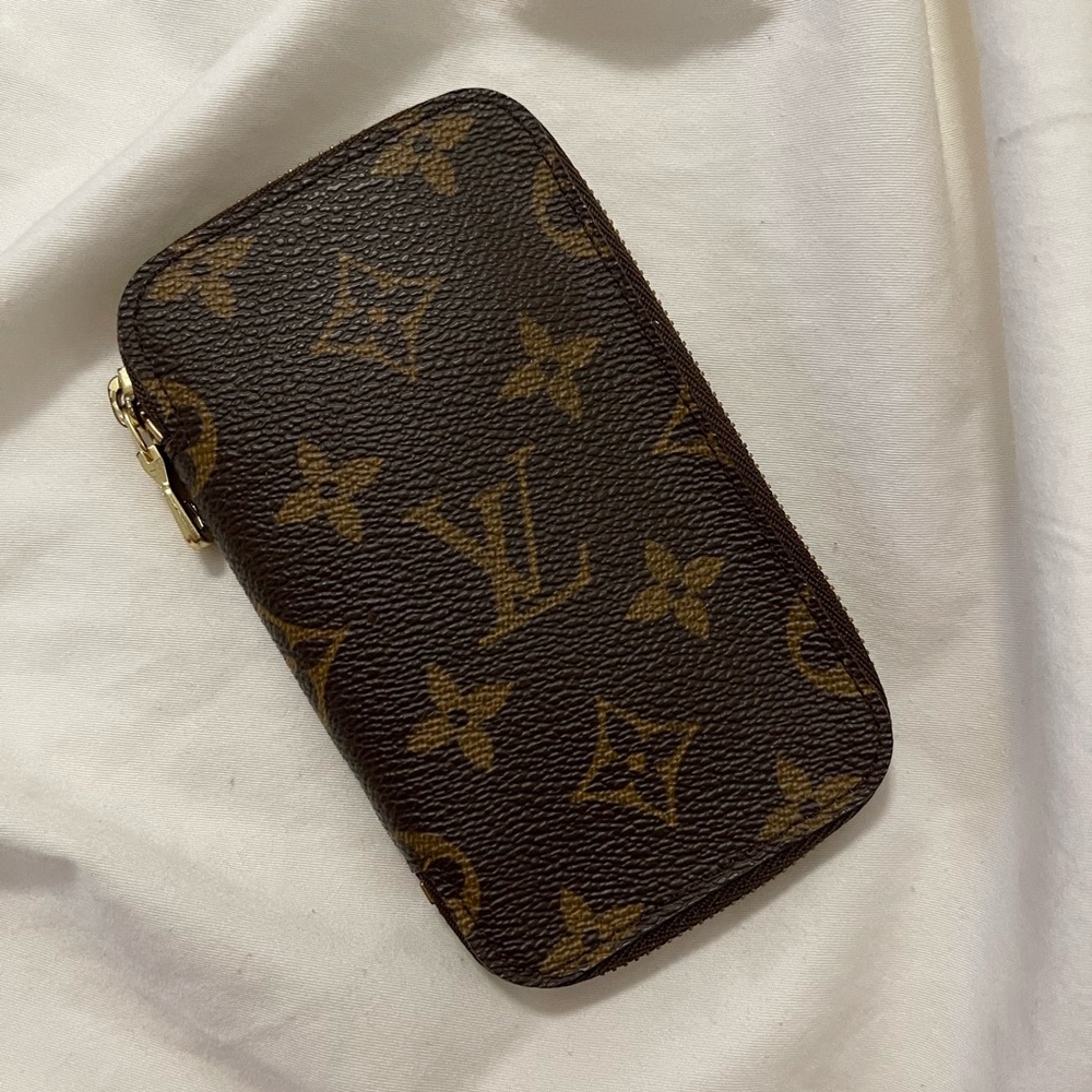 Authentic Louis Vuitton 6 Key Zip Around Wallet/Holder